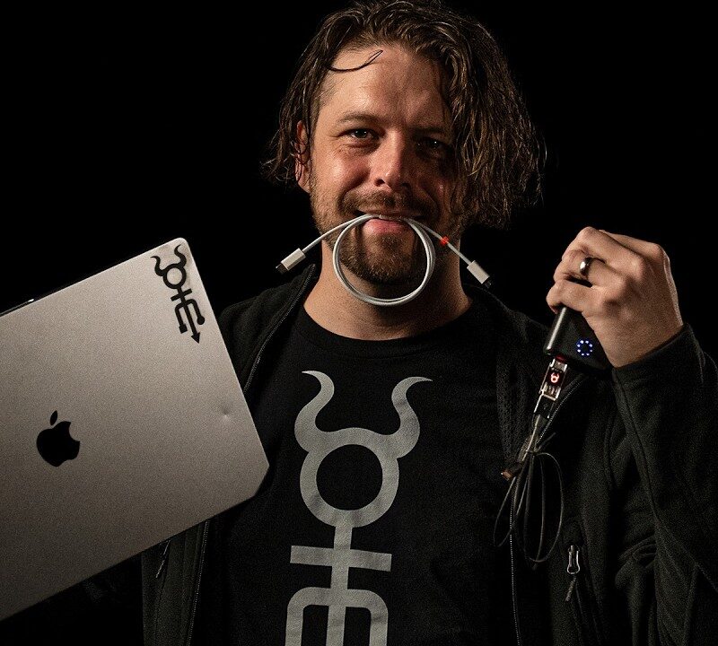 Hacker Breaks Down His Everyday Carry Tools