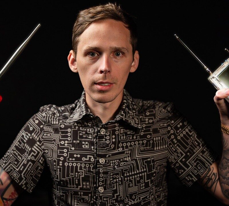 Hacker Shows the Most Insane Gadgets in His EDC